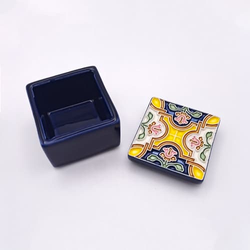 Caixa de cerâmica com tampa de azulejo